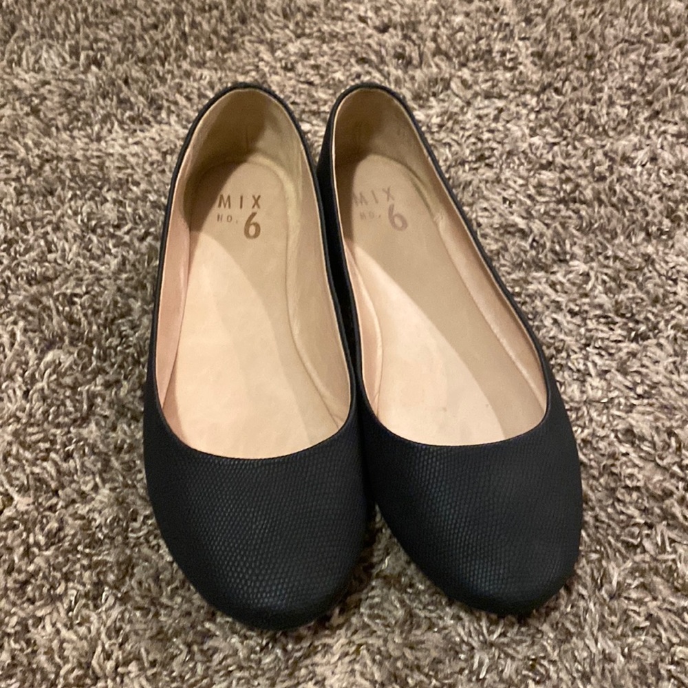 Like new black ballet flats